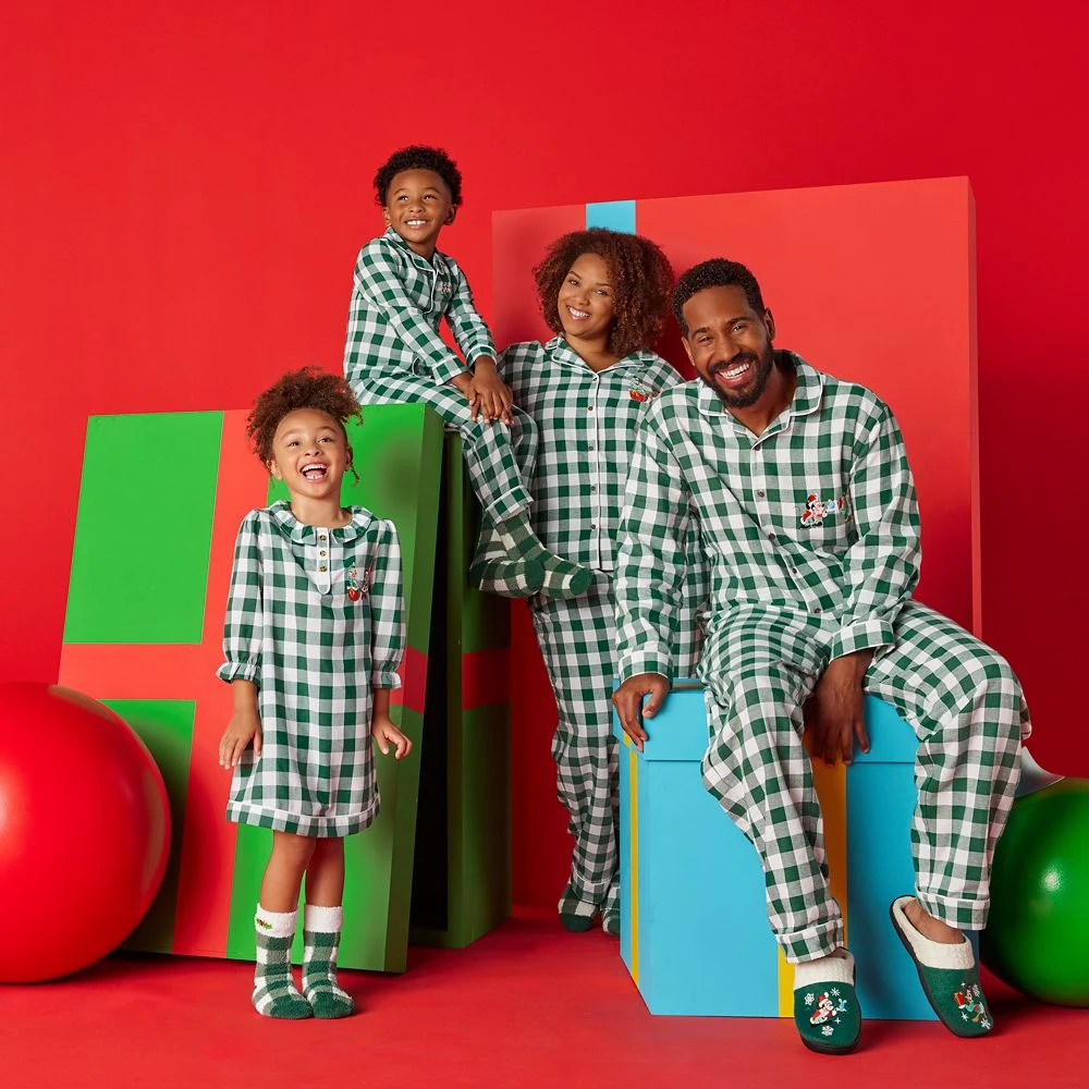 Disney Minnie Mouse And Daisy Duck Holiday Family Matching Sleep Set For Women 4 Disney Minnie Mouse And Daisy Duck Holiday Family Matching Sleep Set For Women - Image 2